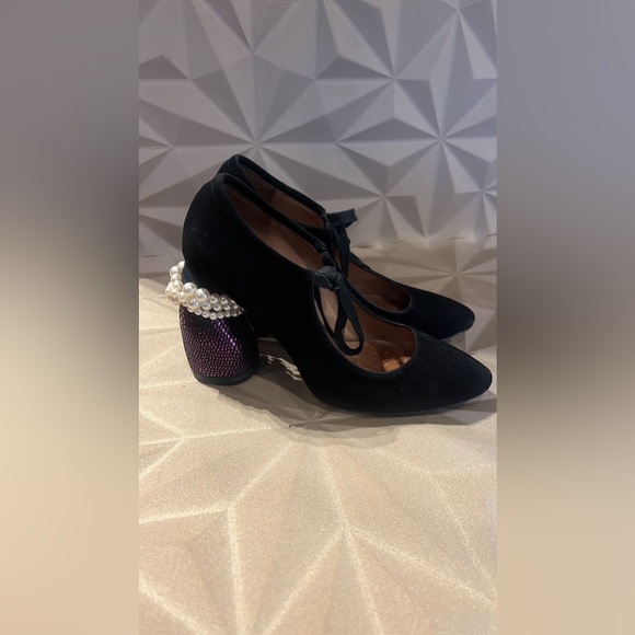 Dries Van Noten Black Velvet Heels with Pearl Detail - Picture 2 of 10